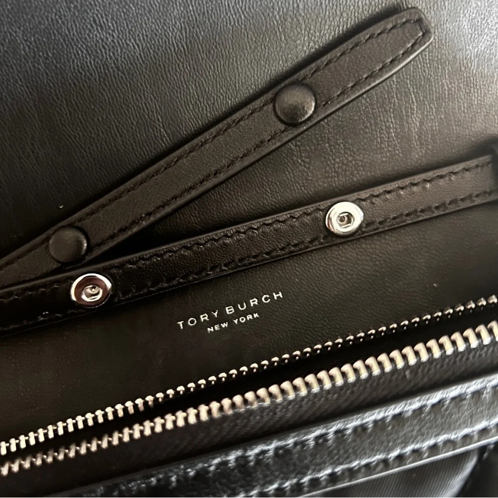 TORY BURCH• Willa Black Quilted Nylon Crossbody Bag